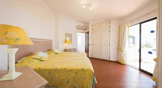 Коттедж Modern Holiday Home in Quarteira With Swimming Pool