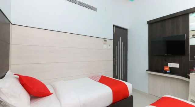 OYO 15857 Saibala Budget Hotel