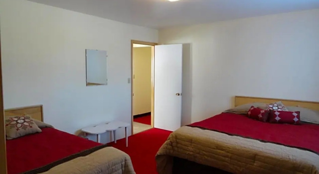 Апартаменты с балконом Cedars Motel
