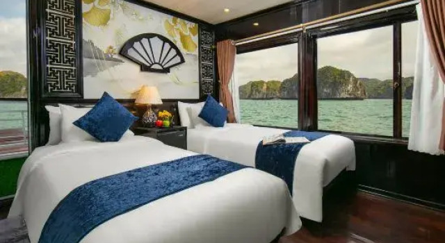 Кровать в общем номере Halong Fantasea Cruise