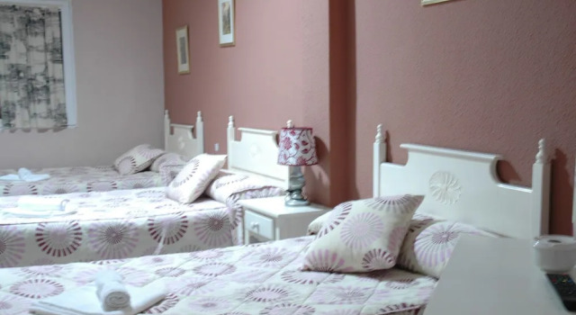 Трёхместный номер Standard с балконом Hospedium Hotel Plaza Manjón