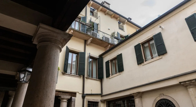 Prestigious Residence Brà with a turret overlooking Verona