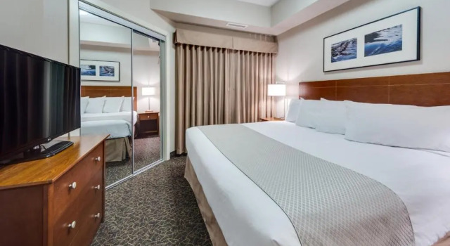 Полулюкс Heritage Inn & Suites - Brooks