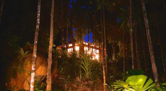 Коттедж с 2 комнатами Daintree Cascades