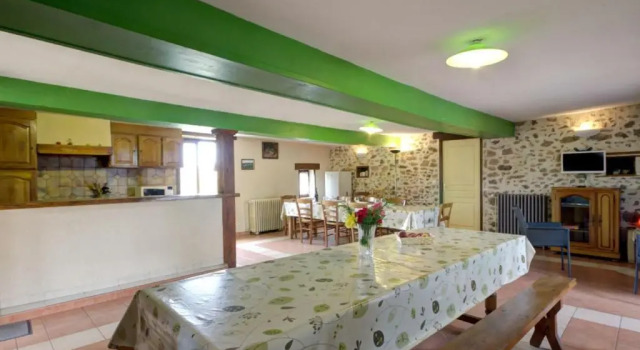 House Les vieilles cours, Book Hotel Montagny 