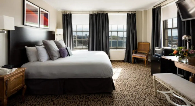 Люкс с 2 комнатами The LaSalle Hotel, Bryan College Station, a Tribute Portfolio Hotel