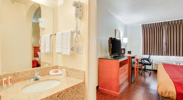 Двухместный номер Standard Econo Lodge Inn & Suites Albuquerque East I-40 Eubank Exit