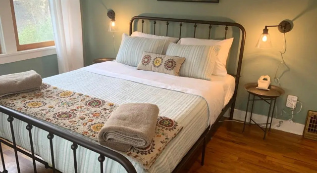 Номер Standard Riverpath Inn