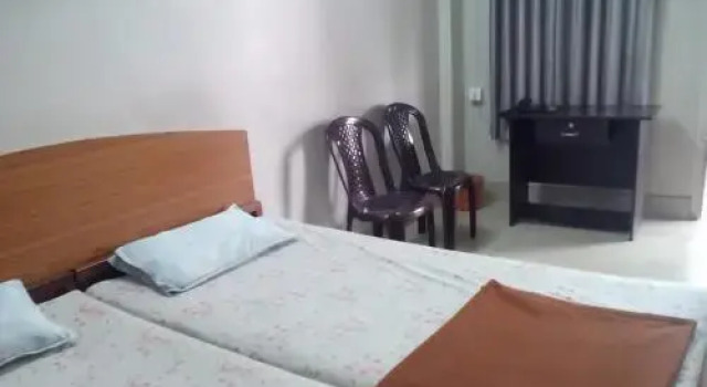 Neerampuzha Tourist Home, Varaa Hotelli Meenangadi 