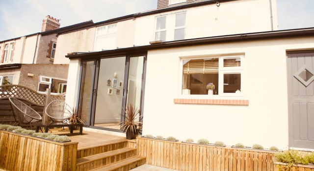 LUXURY Coastal 4 Bed FAMILY Home In Whitley Bay - 5 Mins To The Beach - Sleeps 9, 预订 酒店 惠特利湾 泰恩威尔郡