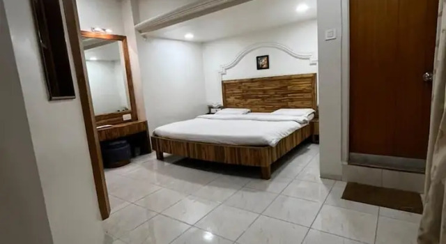 Номер Executive Hotel Shripad