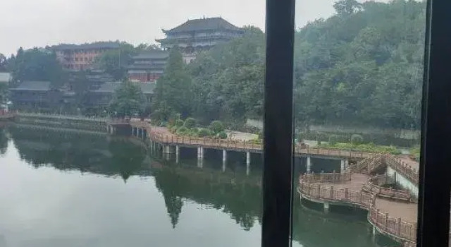 Tongshan Yuepan Lake Hotel, Varaa Hotelli Xianning Hubei