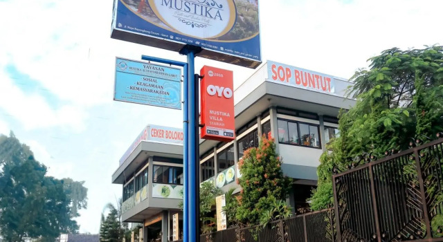 Oyo 2868 Mustika Villa, Book Villa Sommerhuse i Garut, Hytte