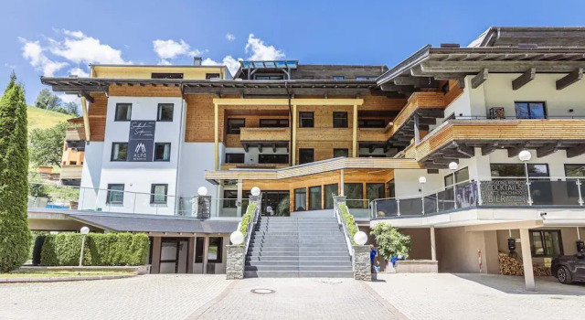 Suite in Saalbach Near ski Area, Забронировать Апартаменты/квартира Отели Зальбах-Хинтерглемм с парковкой, Парковка