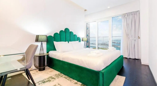 LUX - Lavish Suite with Full Palm Jumeirah View 1, Забронировать Апартаменты/квартира Джумейра , рядом с Jumeirah Palm Tram Station