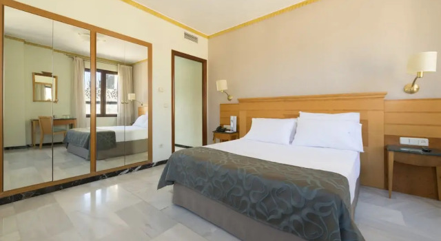 Двухместный номер with Parking Eurostars Maimonides