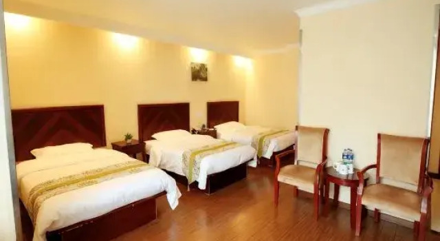 Трёхместный номер Standard GreenTree Inn Shanghai Pudong Airport Heqing Huanqing Middle Road Express Hotel