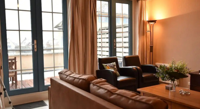 Exclusive Holiday Home Floating on a Lake in Friesland, Prenota Hotel Warns Frisian lakes