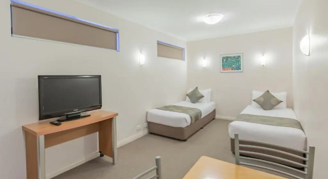 Семейный номер Standard The Waverley International Hotel