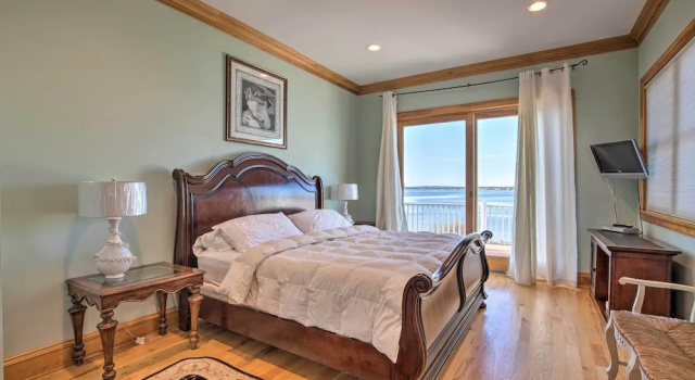 Коттедж Waterfront Home w/ Large Deck + Private Pool!