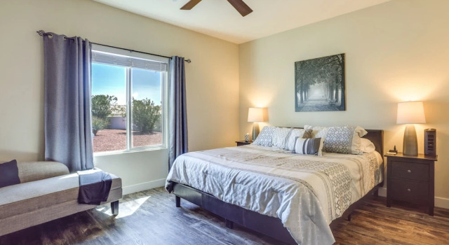 Updated Las Vegas House: Patio & Solar Heated Pool, 预订 度假屋 拉斯维加斯 内华达州