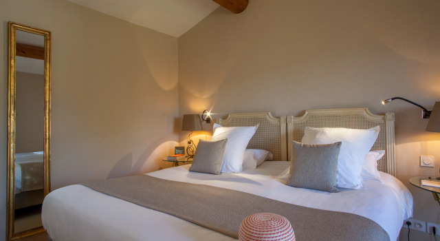 Hostellerie Le Phébus & Spa, Book Ferieresort Joucas Luberon