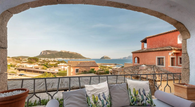 The property includes a double bedroom, a bathroom with a shower, large living room with sofa-bed (f-FIGAROLO1_PP