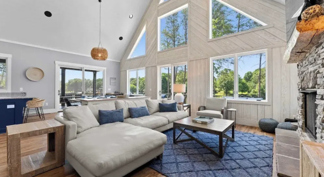 Black Bear & Blue Heron by Avantstay 2 Lakefront Homes, Sleeps 43 Pool, Dock, Theater