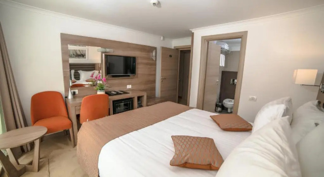 O podwyższonym standardzie pokój Hotel Saturn