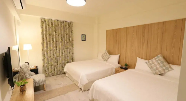 Четырёхместный семейный номер Standard Flora Inn