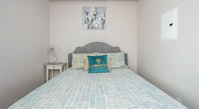 Modern Bright 1Br+Den Unit Downtown, Varaa Hotelli Toronto 