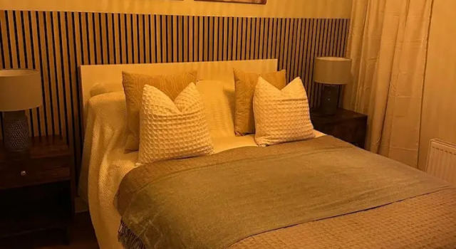 Renovatedapartmentsleeps4-freeparking-tv