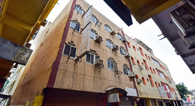 SPOT ON 82579 Hotel Meghdoot, Забронировать Отель Отели штата Раджастхана с парковкой, Парковка