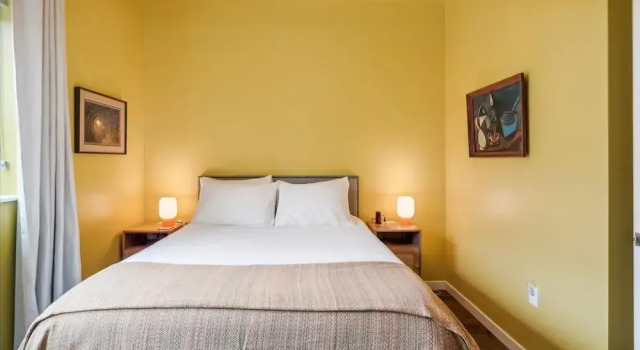 Sunstone Suite - 202, Book Apartment Portland Willamette Valley