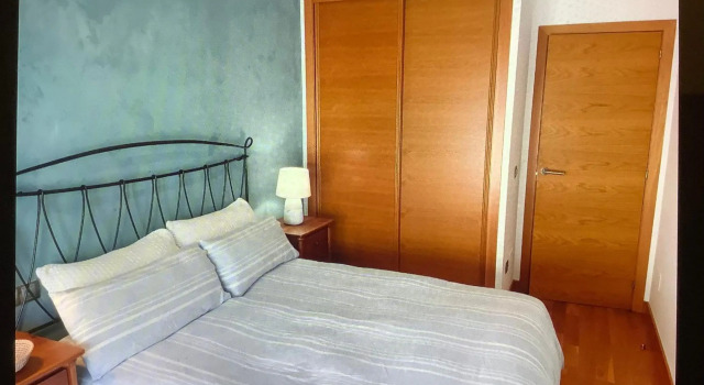 maravilloso apartamento en la playa...muy especial, Забронировать Апартаменты/квартира Отели Санхенхо с парковкой, рядом с Пляж Silgar, Парковка