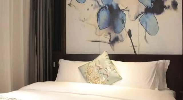 Ease Hotel