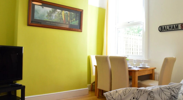 2 Bedroom Apartment In South Clapham, Varaa Huoneisto Asunnot kohteessa Merseyside, Huoneisto