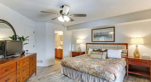 Waterfront Balcony! Condo on Lake of the Ozarks