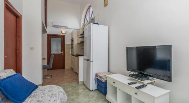 Nice Apartment in Mali Losinj With Wifi and 2 Bedrooms