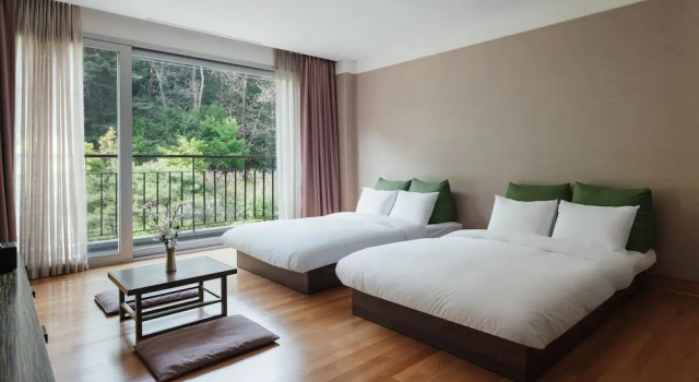 Семейный номер Deluxe с балконом The Suites Hotel Namwon