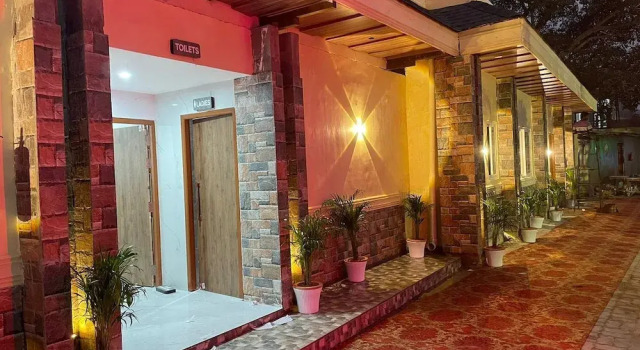 JJ Lawns And Resort, Забронировать Курортный отель Курортные отели Гомти Нагара, Курортный отель