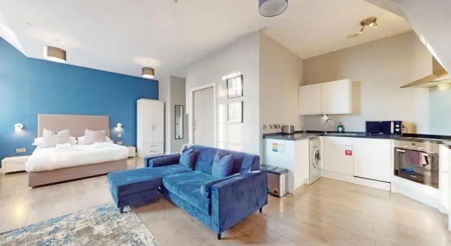 Студия Glassford Residence