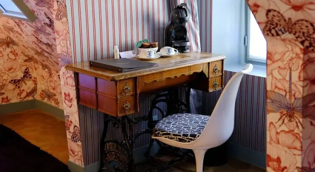 Номер Comfort Hôtel du Petit Moulin, Haute Couture hotel by Lacroix
