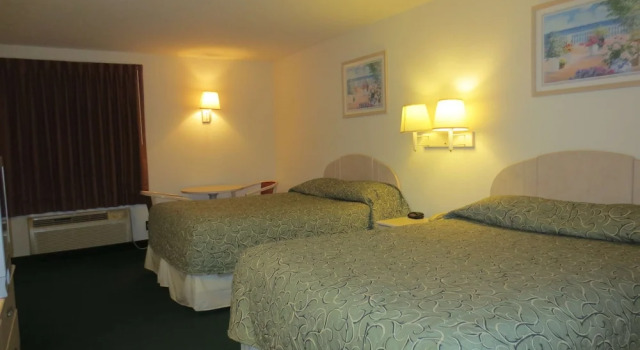 Pinckneyville Inn, Rezerwuj Hotel Hotele w Illinois z basenem, Basen
