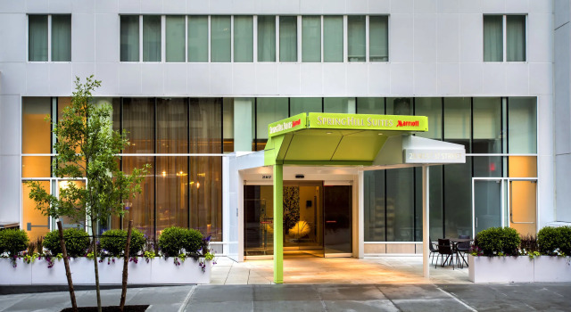 SpringHill Suites by Marriott New York Midtown Manhattan/Fifth Avenue, Забронировать Отель Отели Нью-Йорка с парковкой, рядом с Музей современного искусства (MoMA), Парковка