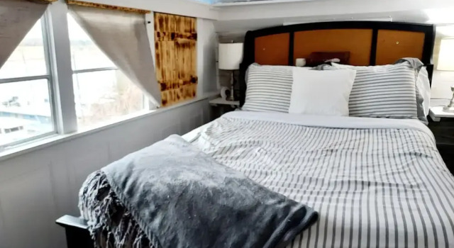 Bruiser Cozy Riverfront School Bus Pet Friendly, Buchen Sie Ferienhaus West Monroe Louisiana
