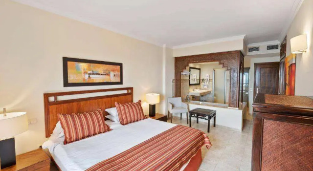 Люкс Premium Plus с 2 комнатами с видом на море Отель Wyndham Grand Costa del Sol