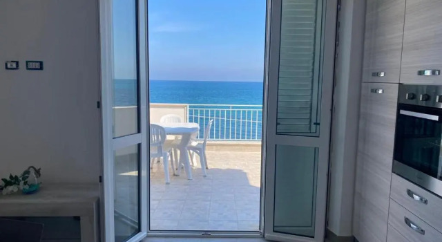 Вилла Villa GLORIA intero alloggio sulla spiaggia 8 posti letto 15 minuti da Palermo e 30 da Cefalu