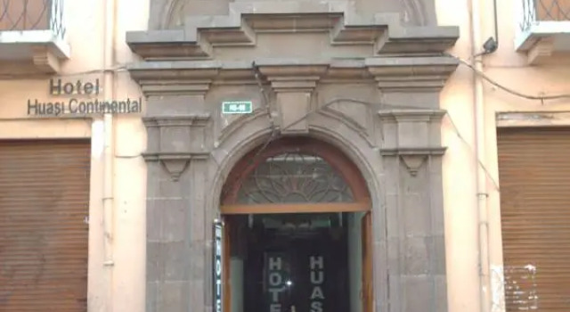 Кровать в общем номере Hotel Huasi Continental