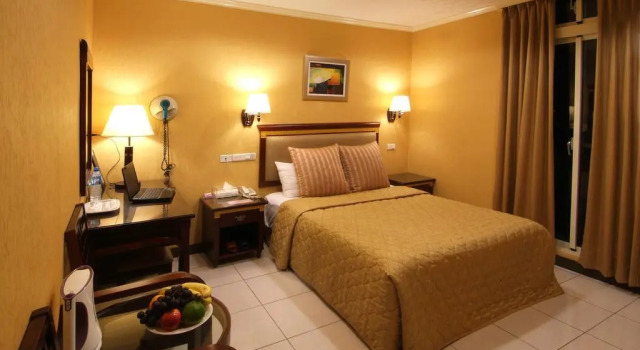 Puti Commercial Hotel, Rezervovat Hotel Hotely v Longtan s parkováním, Parkování